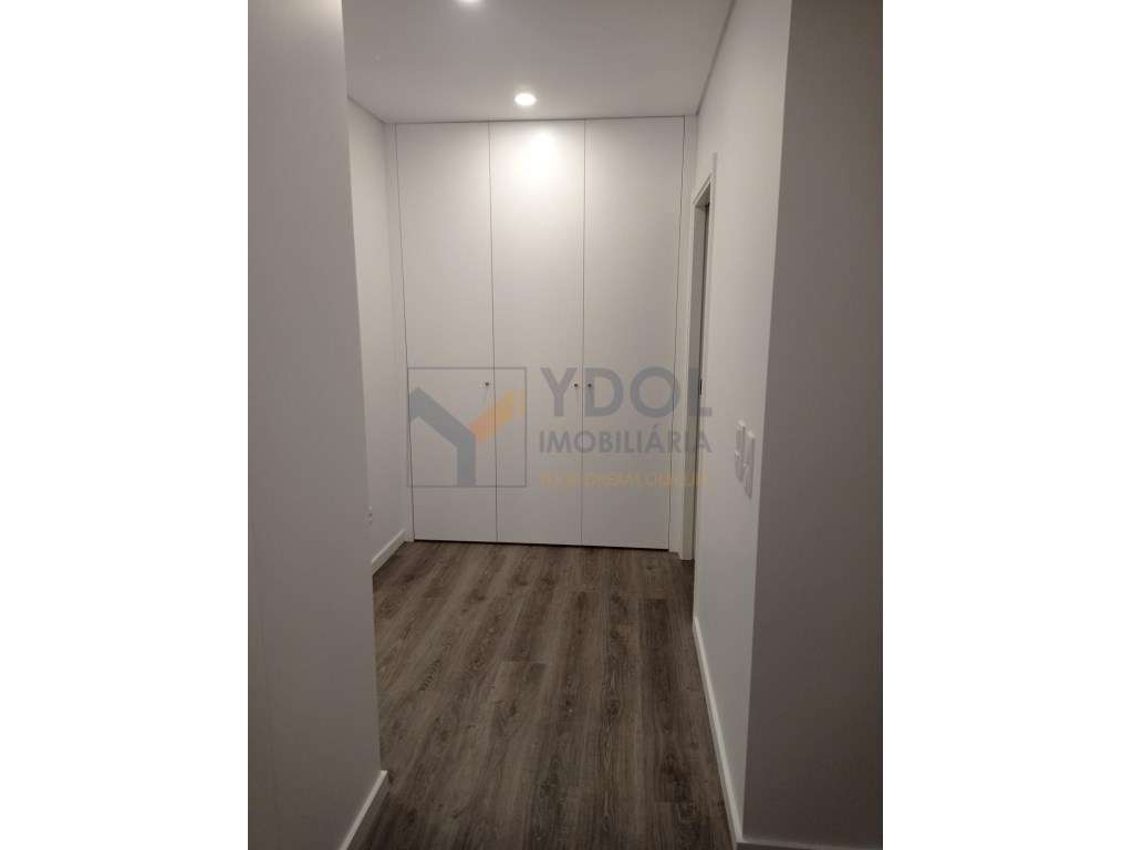 Apartamento T5 Duplex | Garagem Incluída | Montijo-16