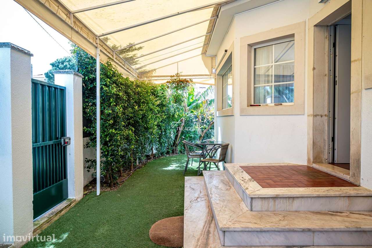 Moradia Independente no Estoril com 4 Quartos, Piscina e Garagem-21