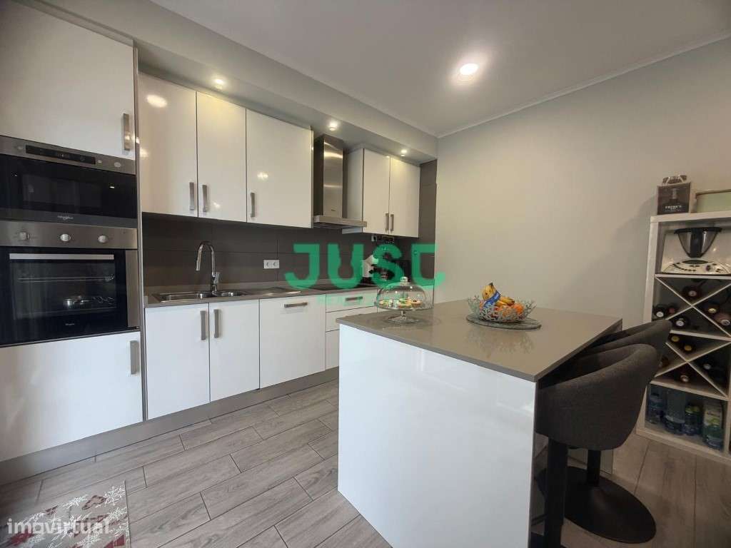 Moradia isolada, T3, seminova com garagem e piscina na Quinta do Conde-28