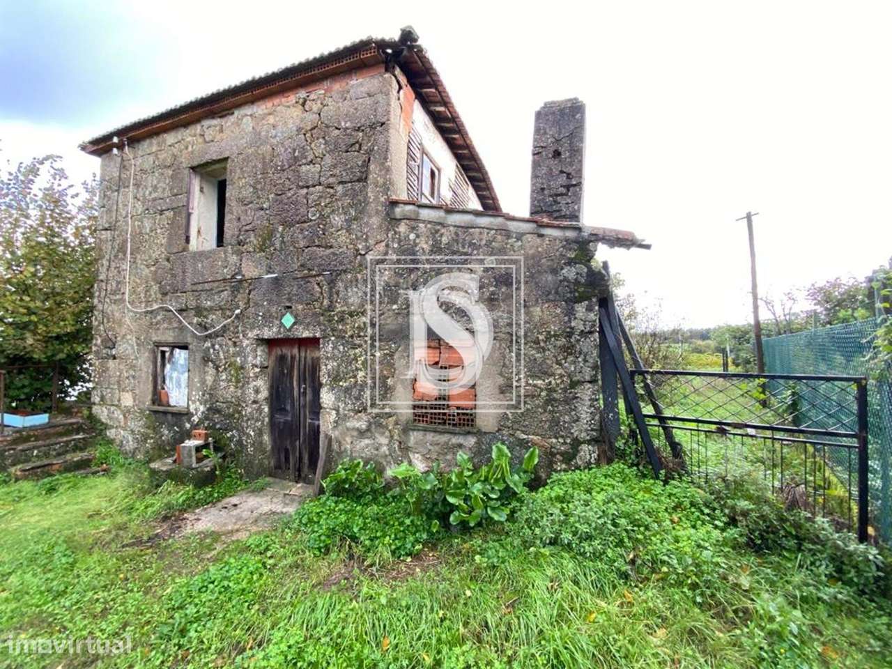 Moradia T1 duplex para restaurar + terreno - Grande imagem: 4/26