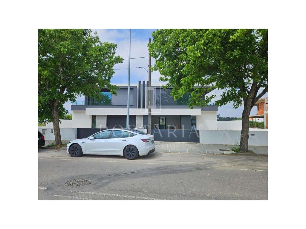 Moradia T4 à venda em Santa Joana, Aveiro-5