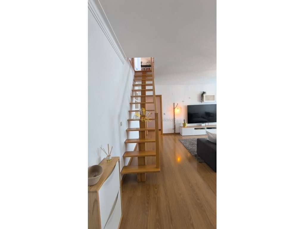 Apartamento Duplex T2+1 com Parqueamento, Arrecadação e Varanda | E...-27