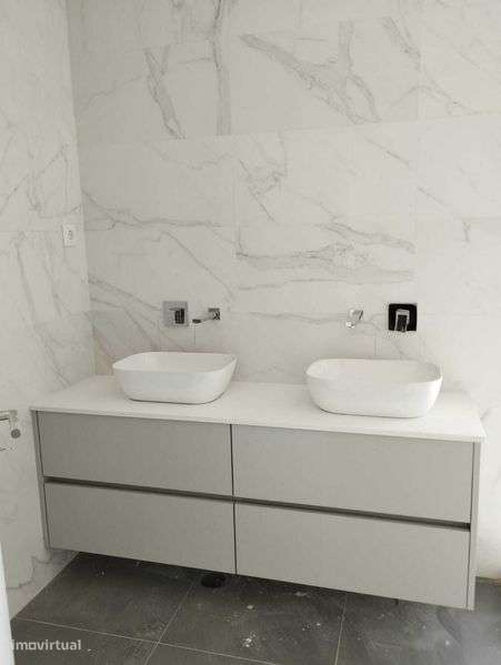 Moradia Nova - T4 em Camarate com Garagem e com lote de 456,62m2 - Grande imagem: 5/11