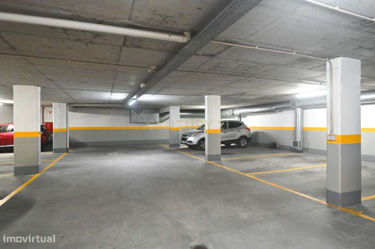 Apartamento 3 quartos, 3 WC, no centro dos Jardins da Parede, com vist-26