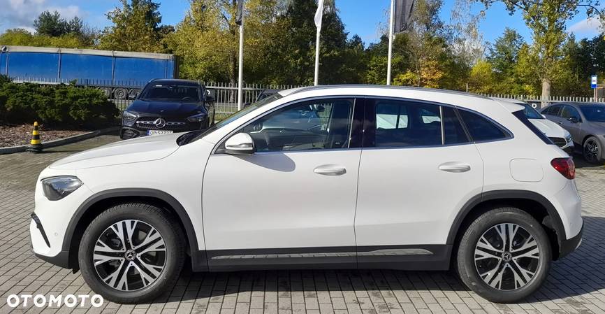 Mercedes-Benz GLA 200 Progressive - 4