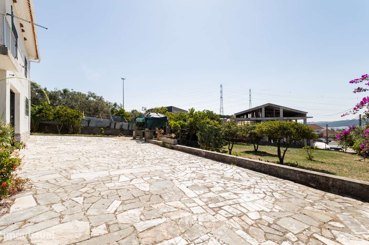Moradia T3 Isolada, com garagem de 157 m2 térrea em lote de 1.331 m2 c-14