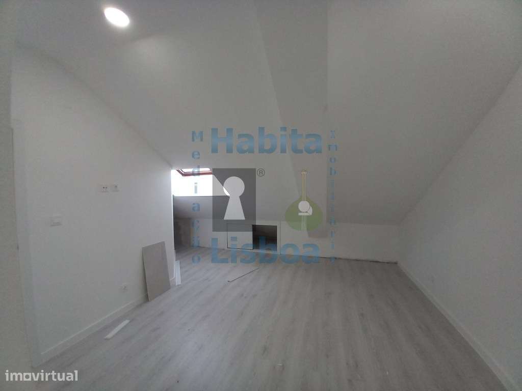 Duplex T3 Com Terraço junto à Praia Costa da Caparica-9