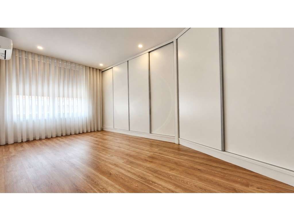 Moradia T2+1 Totalmente Remodelada em Árvore Vila do Conde-27