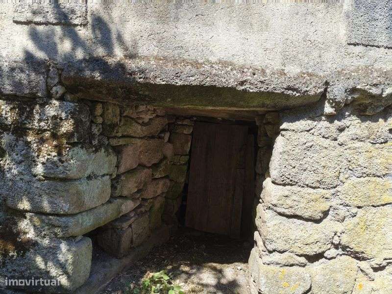 Casa rústica perto da Serra da Estrela para recuperar - Grande imagem: 5/10