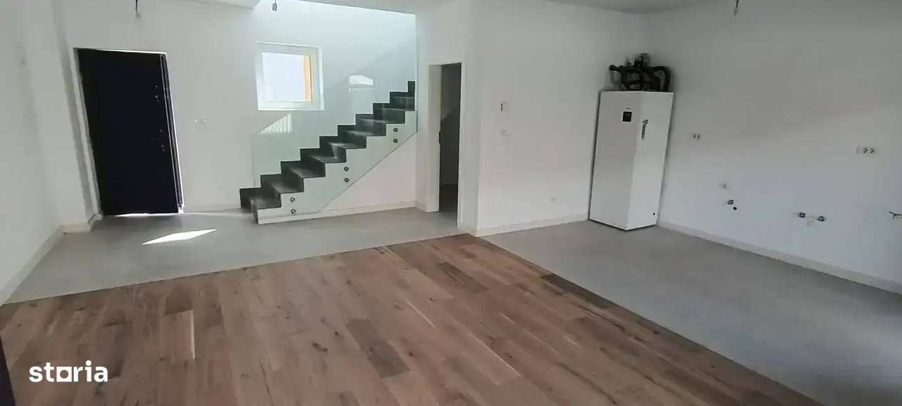 Pipera Plaza VILA 3 Camere Cu Gradina 40 MP Mutare Rapida Comision 0 - Imagine principală: 2/16