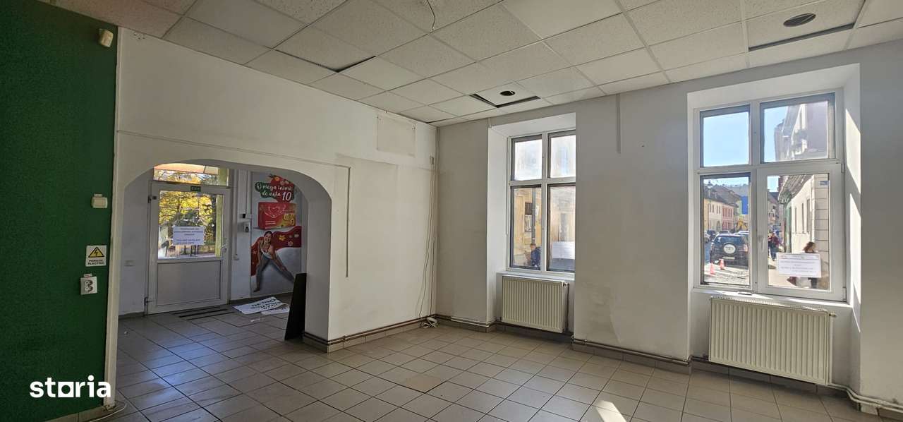 Inchiriez spatiu comercial situat central str.Ghe.Lazar langa spital - Imagine principală: 2/10