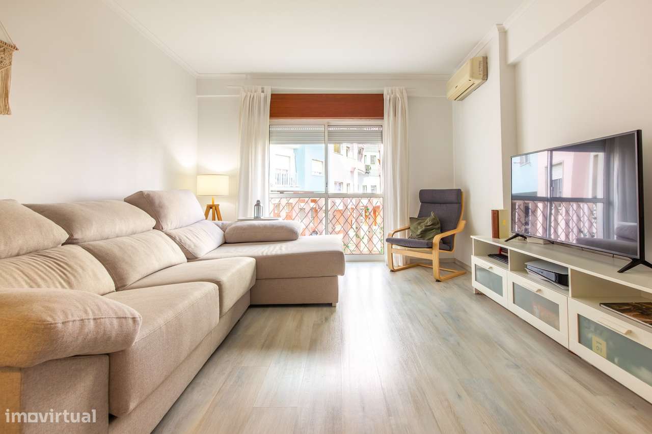 Santa Marta do Pinhal/Corroios-Apartamento de 3 assoalhadas-remodelado-7