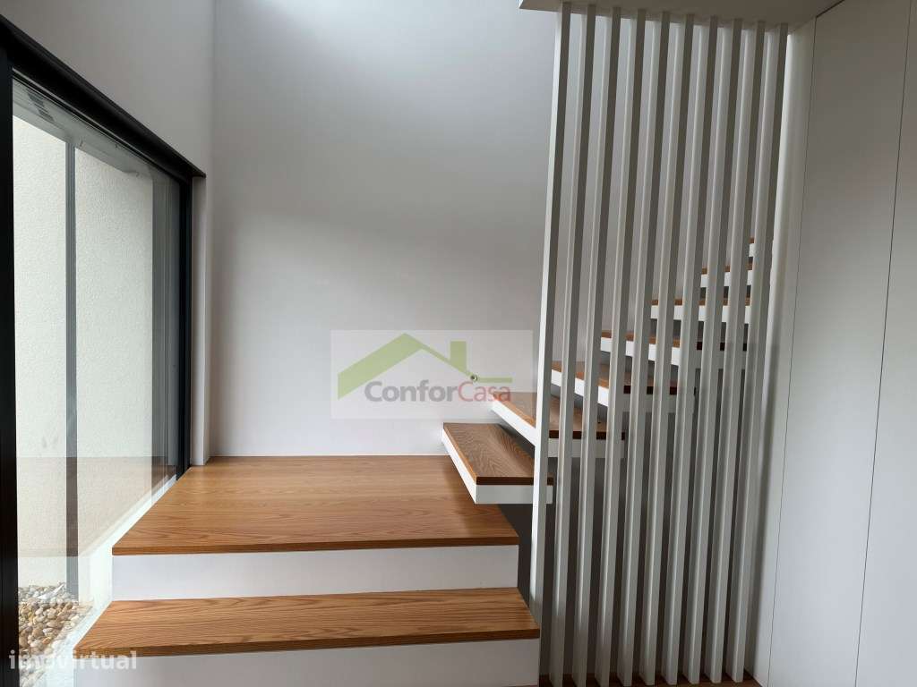 Moradias Luxuosas Novas T3 em Palmeira - Braga, com Jardim e Suítes-18