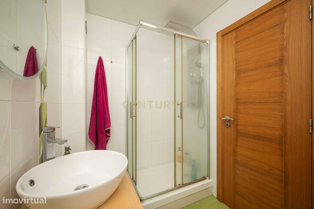 APARTAMENTO T4 DE SONHO NA AMORA | SEIXAL-23