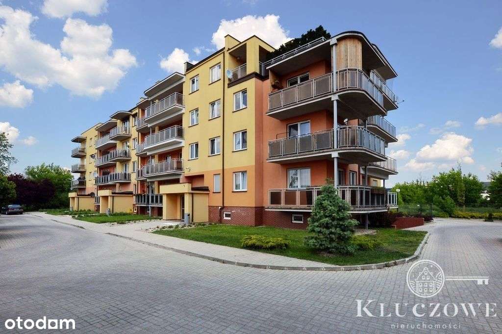 3 pokoje, 1 piętro, teren ogrodzony. - Pełny obrazek: 1/18