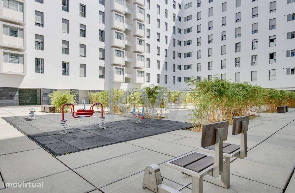 Situado em um condomínio fechado com uma ampla gama de comodidades - Grande imagem: 2/33