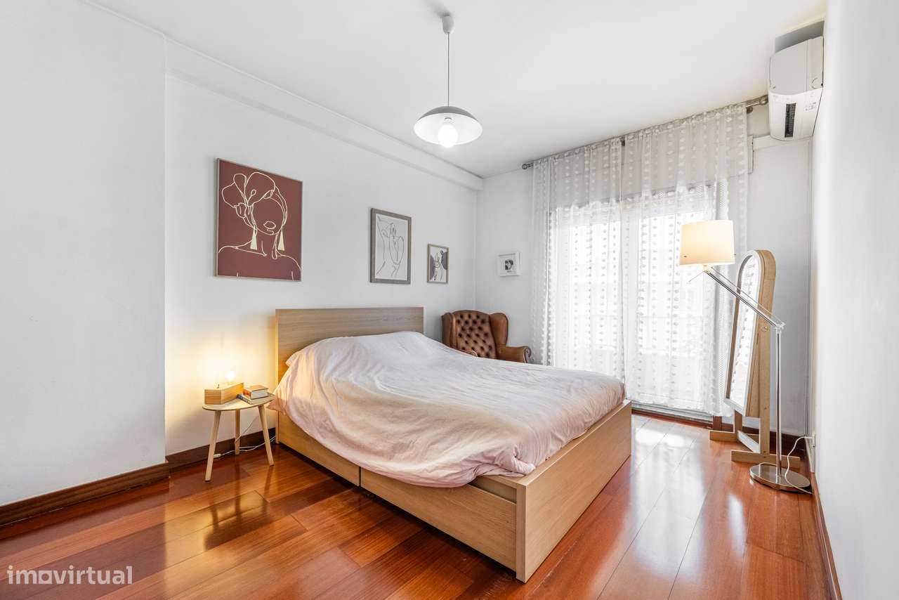 Apartamento T2+2 em plena Avenida da Liberdade-23