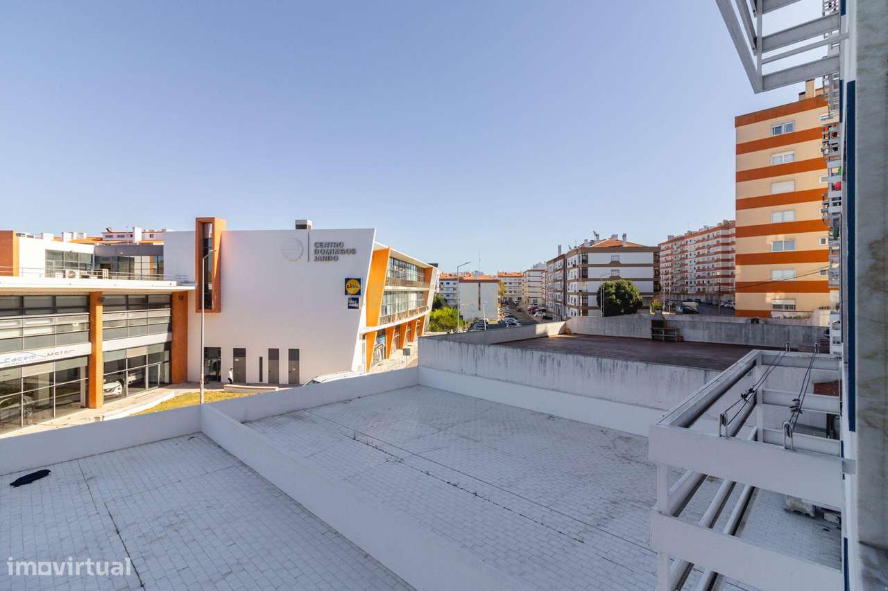 Apartamento T1 com Arrecadação no Cacém-12