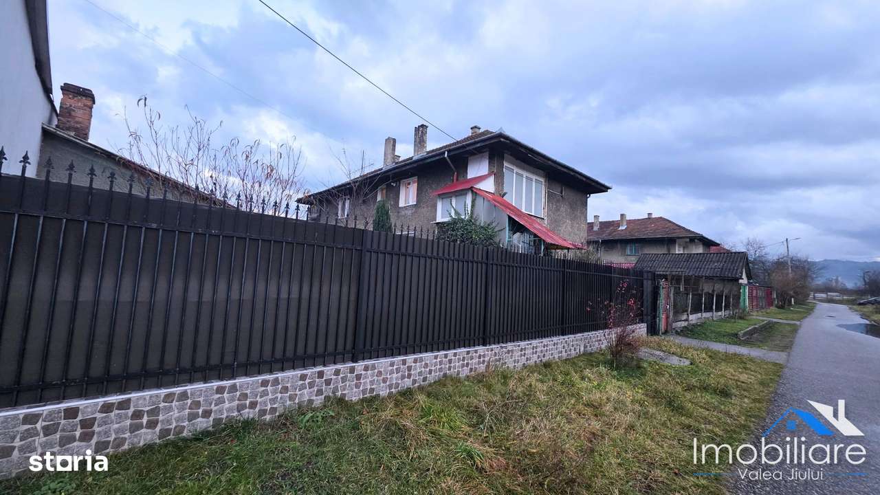 Casa cu 3 camere și curte – Petroșani, Colonie-12