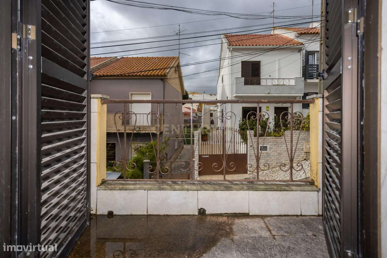 Oportunidade unica...  três assoalhadas e sótão!-9