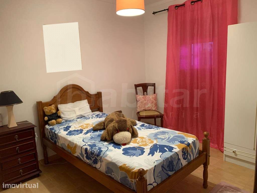 Moradia T5 + 2 C/ Quintal e Sótão-8