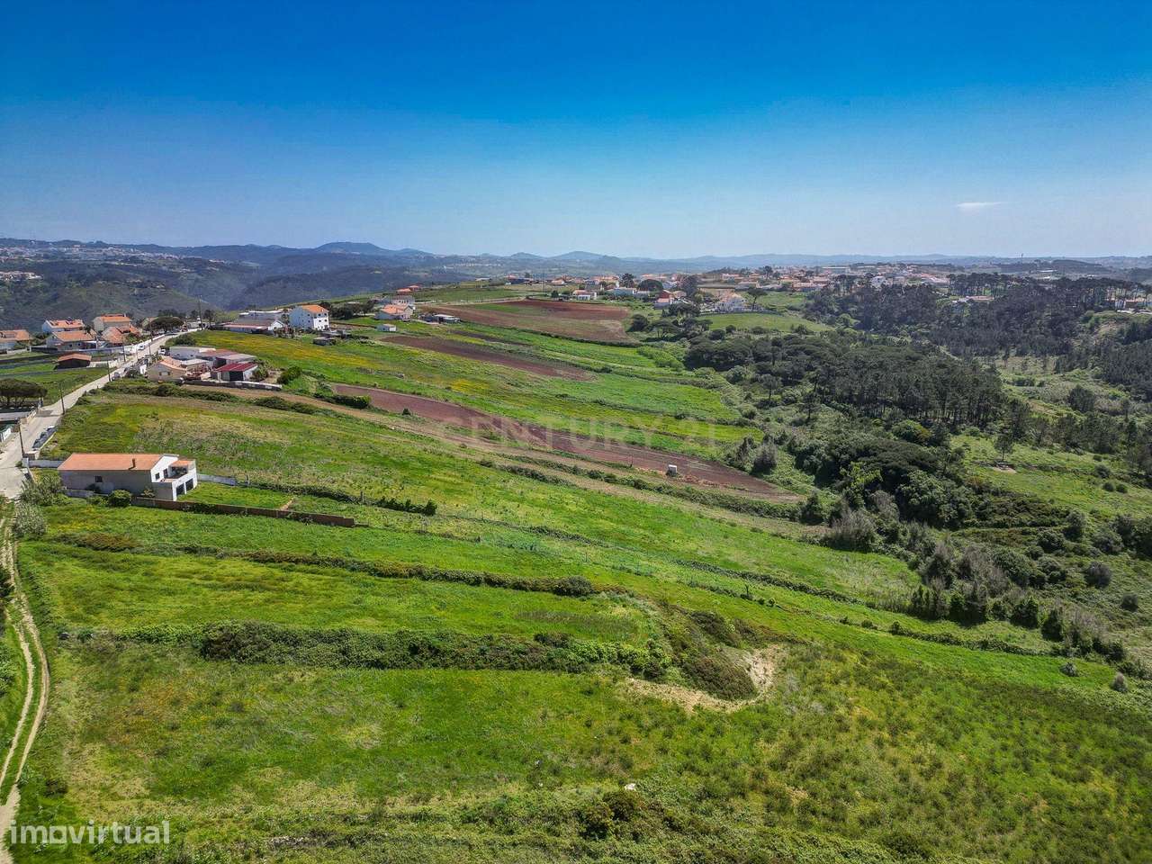 Moradia com Terreno Amplo e Vista Mar na Carvoeira-10