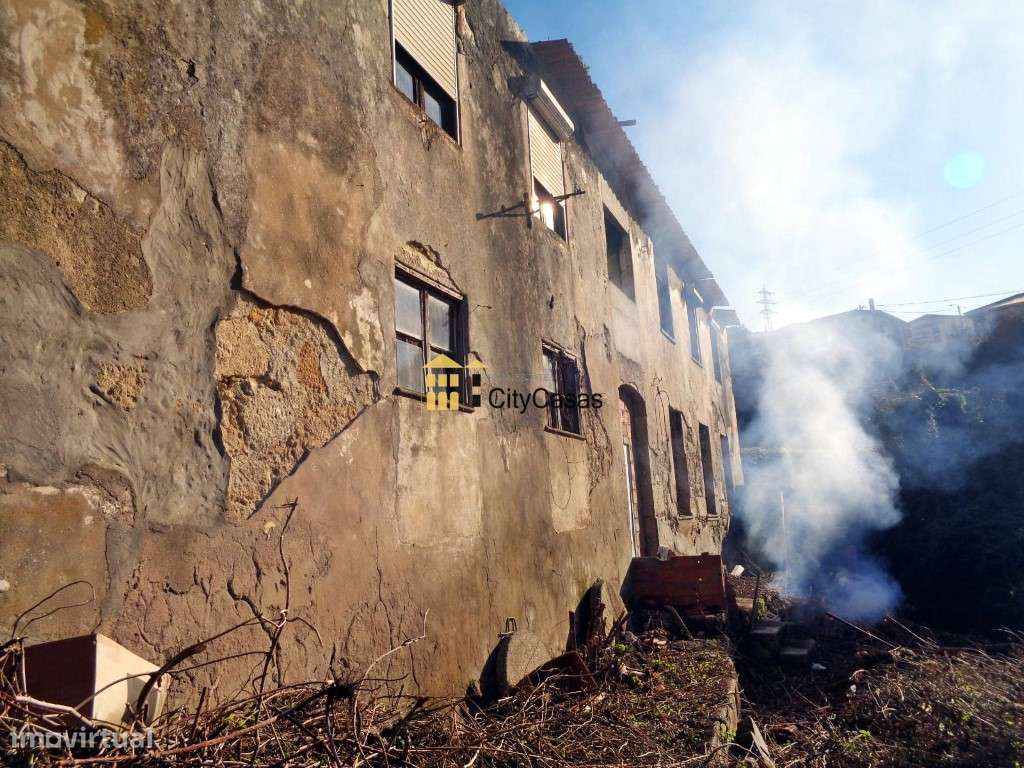 Casa P/ Reconstruir em Terreno de 1045 m2 | Oliveira do Douro - Grande imagem: 4/13