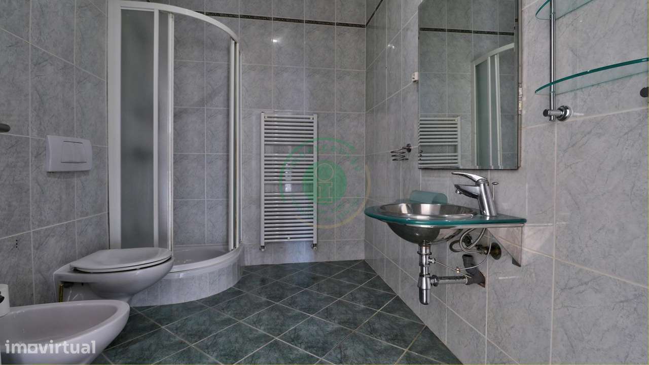 Moradia T4 com Piscina e Vista Mar-6