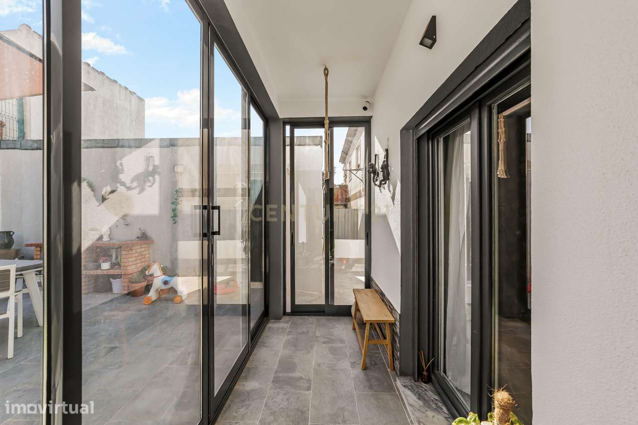 Moradia T3 isolada com garagem, Quinta do Conde-7