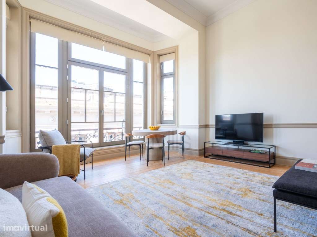 Apartamento T0 mobilado e decorado na Avenida dos Aliados-2