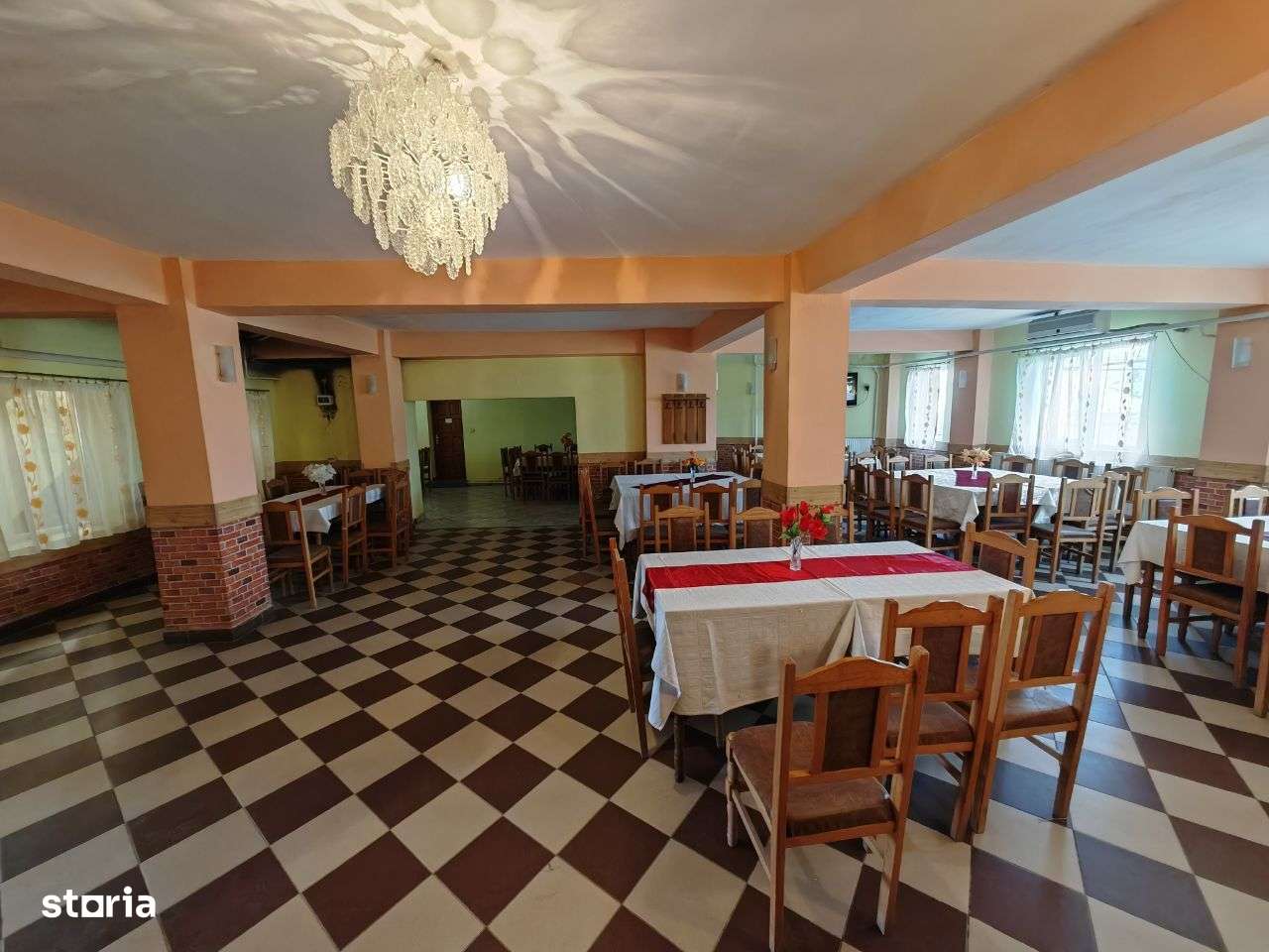 Spatiu multifunctional, la limita orasului - Imagine principală: 5/14