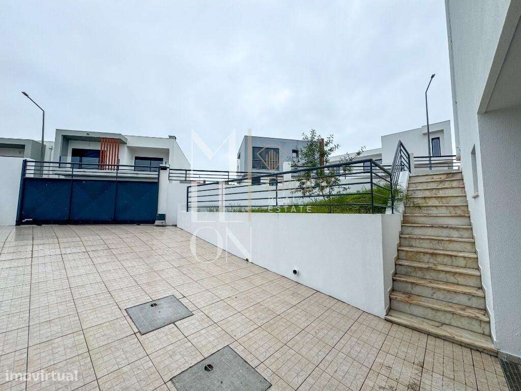 MORADIA T5 RENOVADA | GARAGEM 100 m2 | PRONTA A HABITAR – FEIJÓ-20