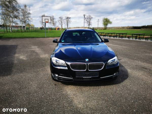 BMW Seria 5 525d xDrive Touring - 23