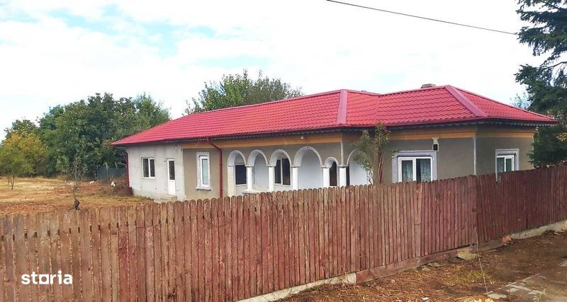 Casa de vanzare 116 mp + curte 2800 mp in Gostinari (Giurgiu) central