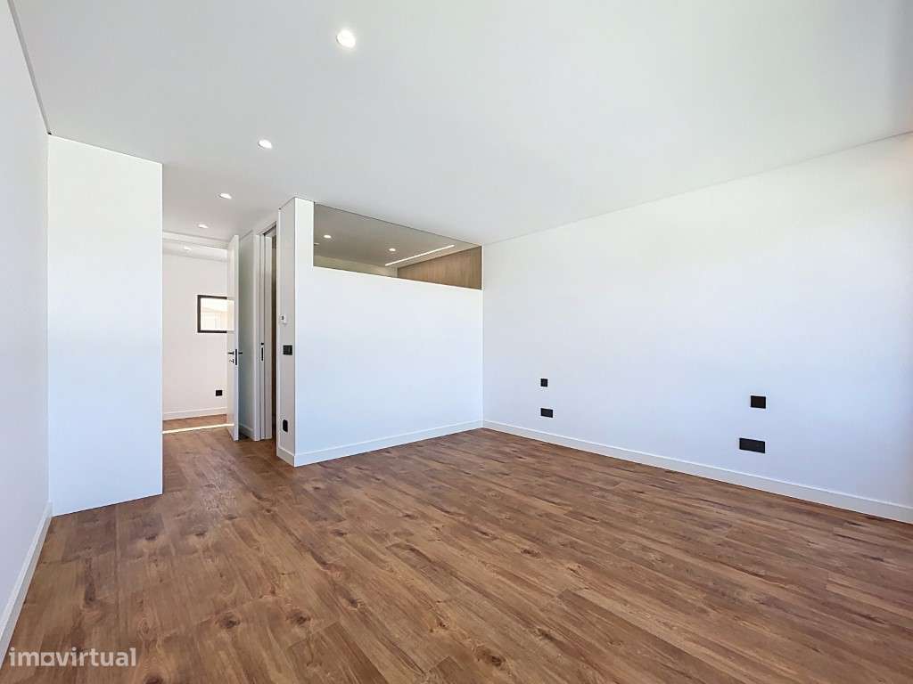 Moradia T5 na Aroeira - Charneca da Caparica.-17