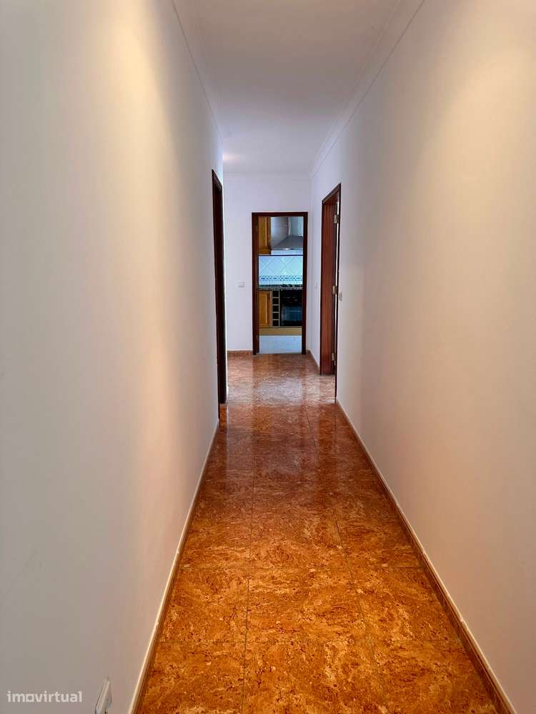 Apartamento T3 com Parqueamento Centro de Benavente-11