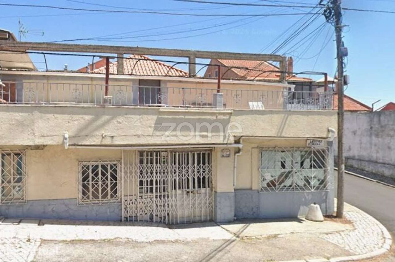 Moradia à venda na zona histórica da Pontinha - Grande imagem: 2/15