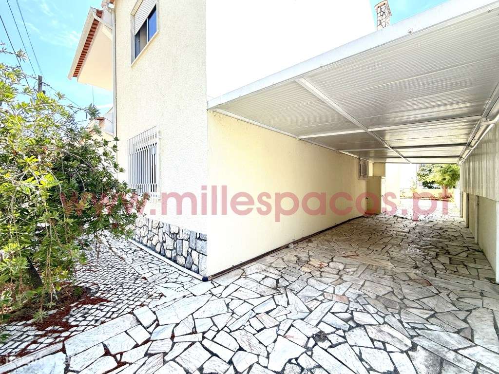 Moradia V6 com Garagem Centro da Cidade-49