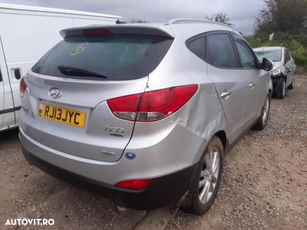 Dezmembrez Hyundai ix35 1 [2009 - 2013] Crossover 5-usi 2.0 CRDi MT 4WD (136 hp) - 3