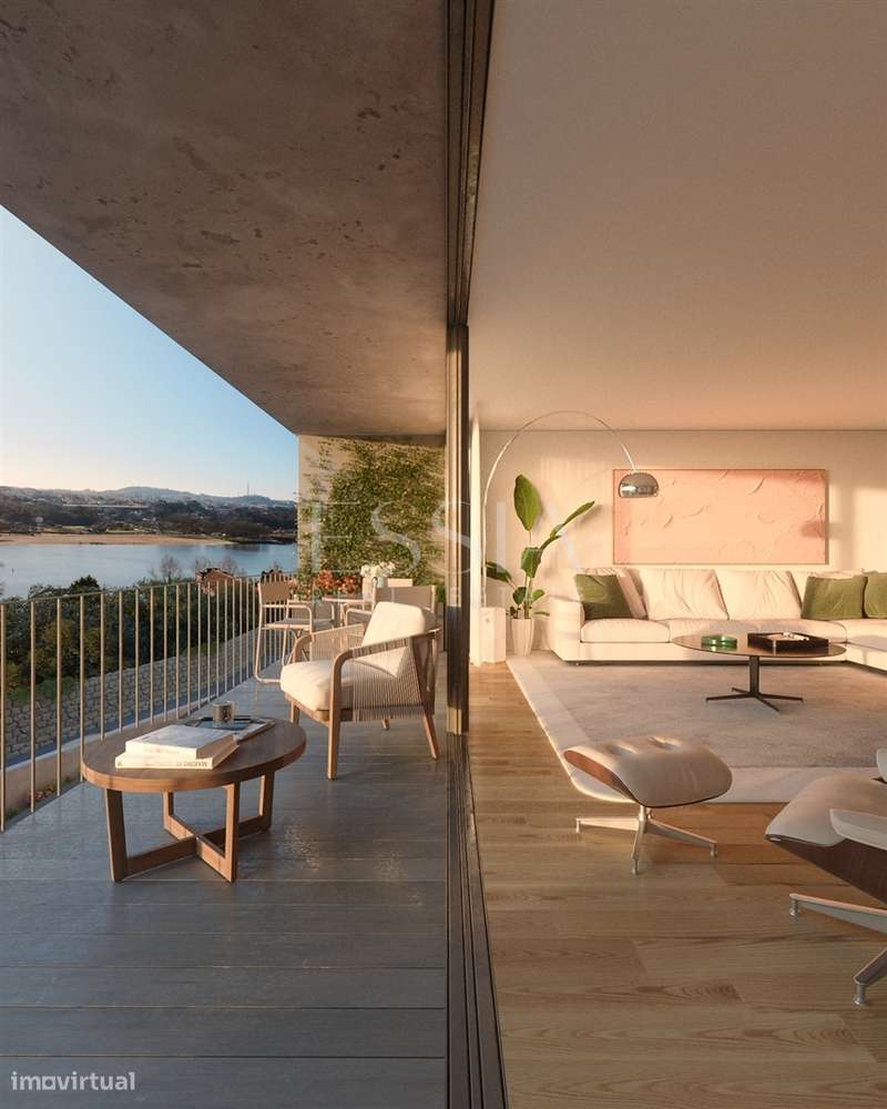 Apartamento T2 com Varanda e Garagem no Douro 39-0