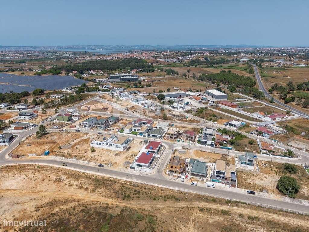 Moradia T4 isolada na Quinta do Anjo-11
