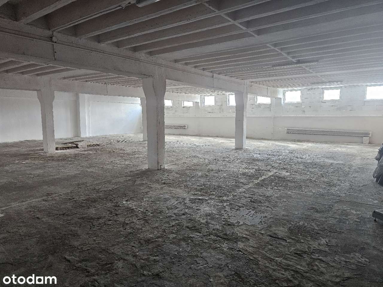 Magazyn z rampą i windą towarową, produkcja - Pełny obrazek: 2/4