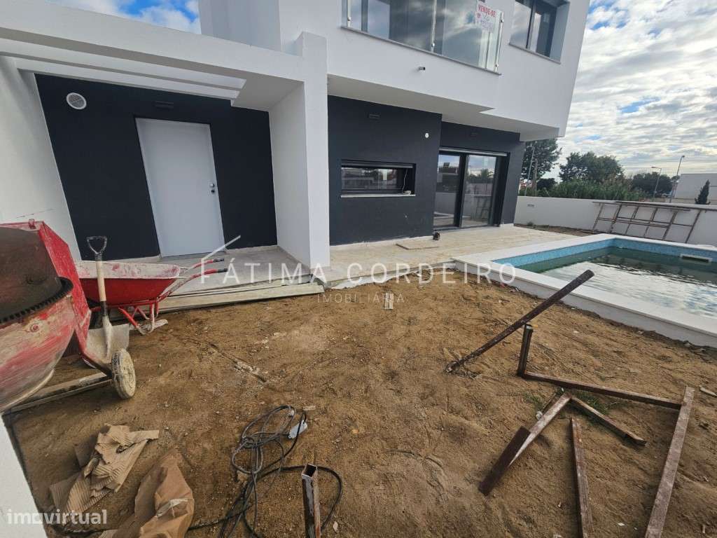 Moradia Isolada T4 Duplex Venda Almada-16