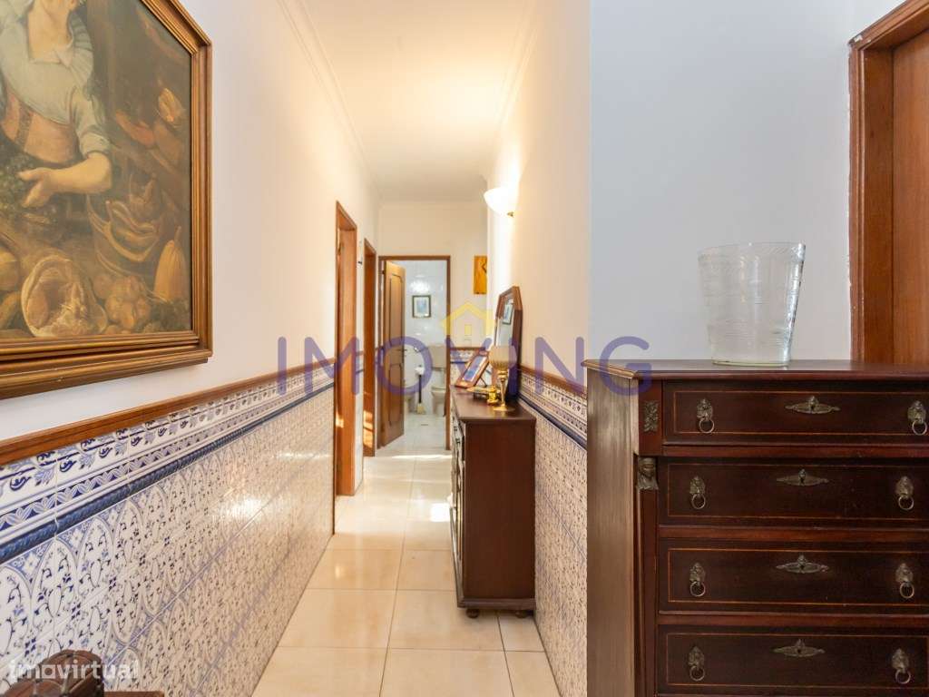 Apartamento T2 com parqueamento e arrecadação no Barreiro-17