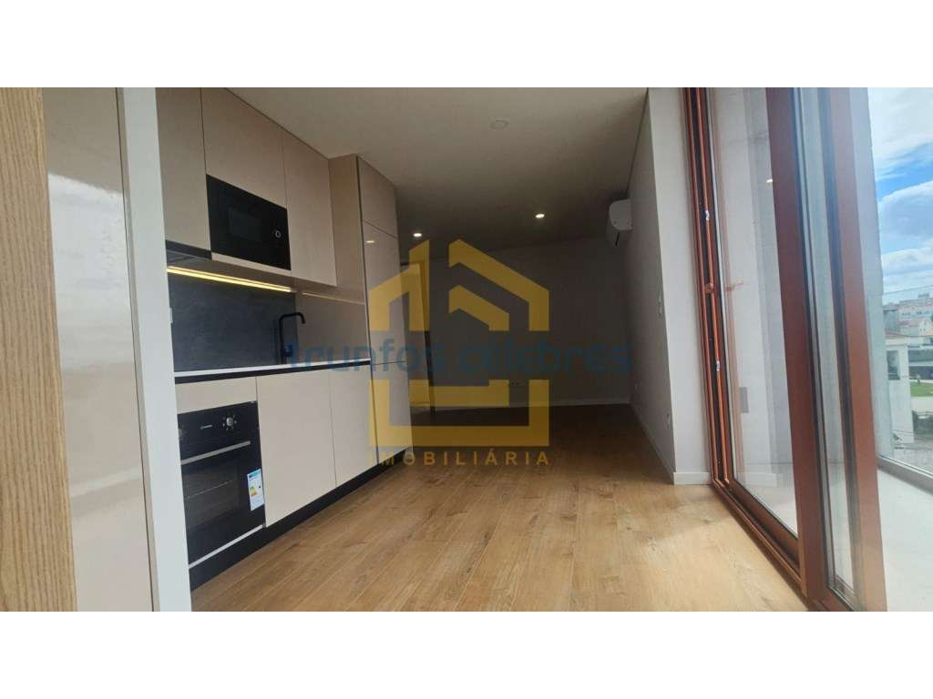 Apartamento T2 Novo | 3 º Andar | 3 Varandas | Lugar de garagem par...-6