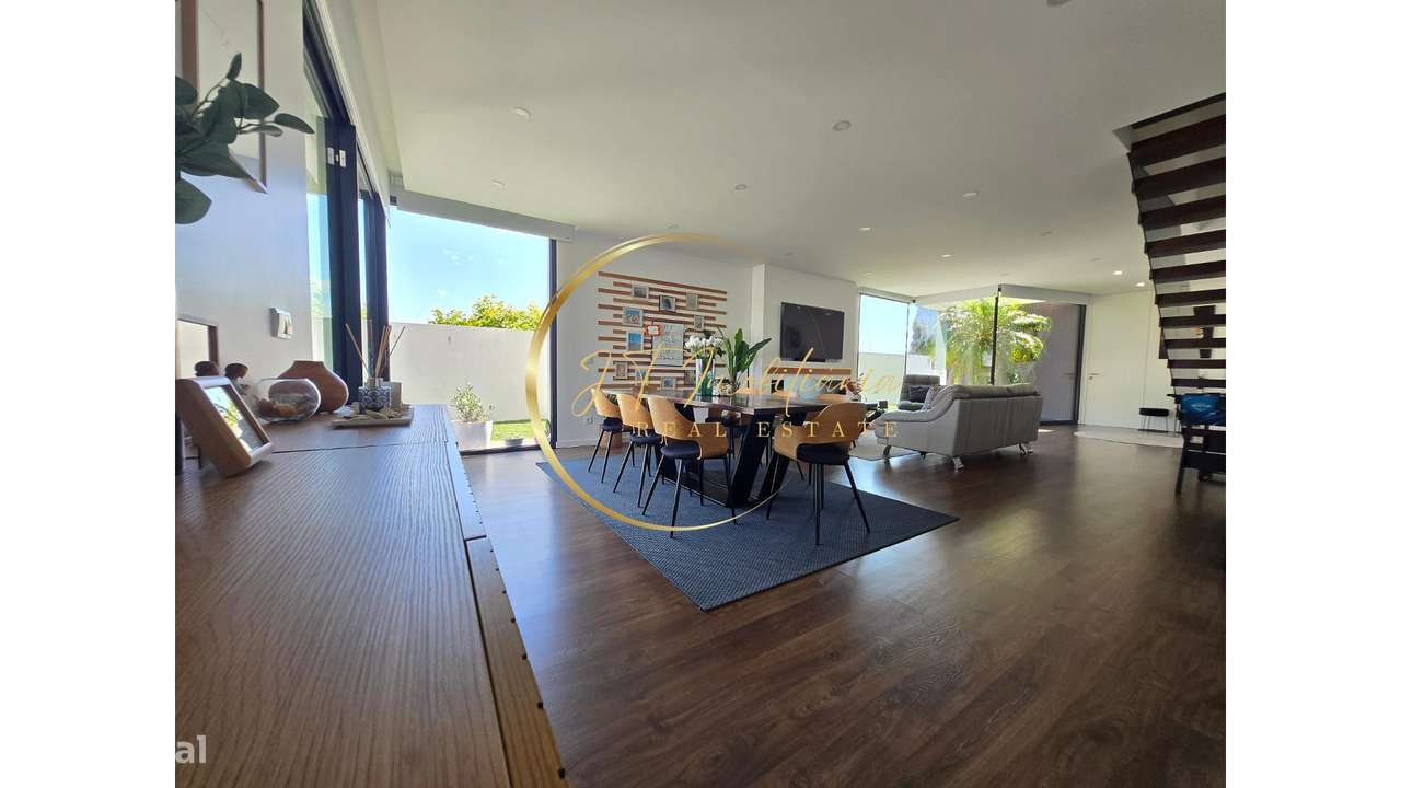 Moradia T4 de Luxo com Jardim-8