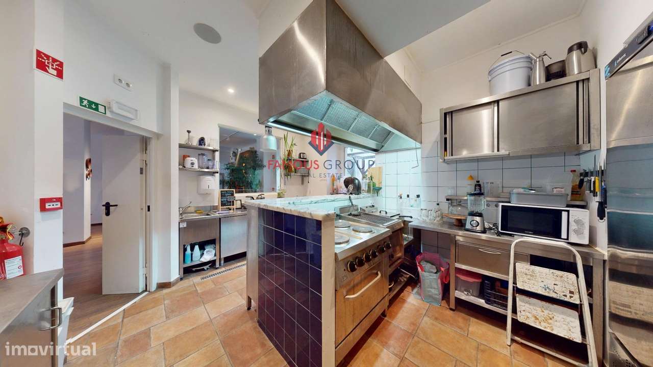 Prédio Histórico com Alojamento Local, Restauração e Espaço...-21