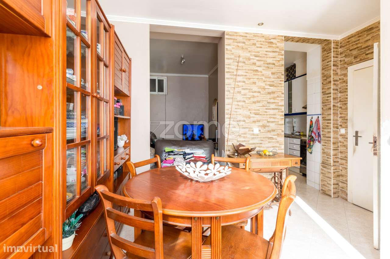 T2 c/ logradouro - próximo estação Campolide - Grande imagem: 2/16