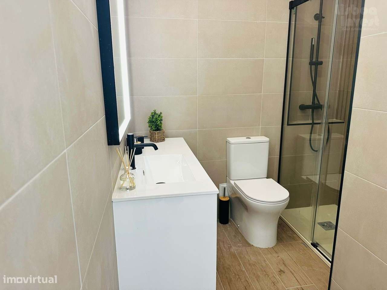 Vendo T2 Almada Totalmente Remodelado-14