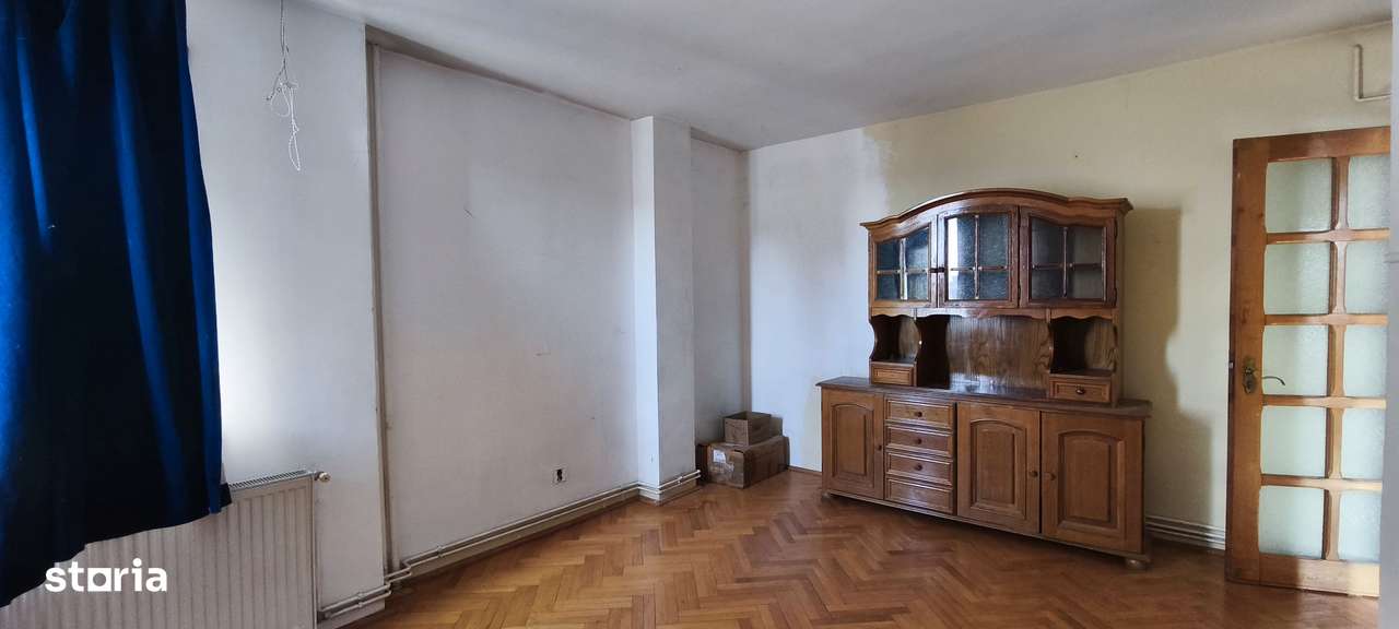 Ap. ultracentral, 4 camere, 2 bai, lift, bloc 1992-5